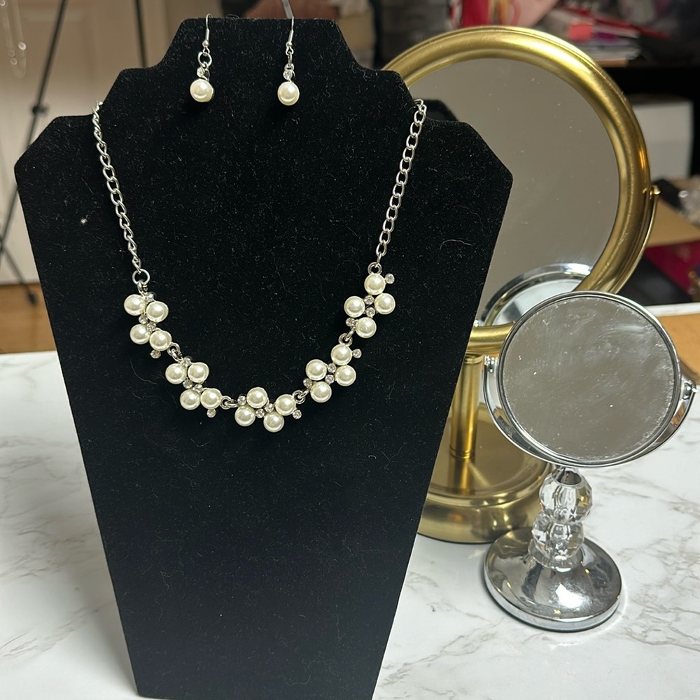 Pearl necklace & earrings